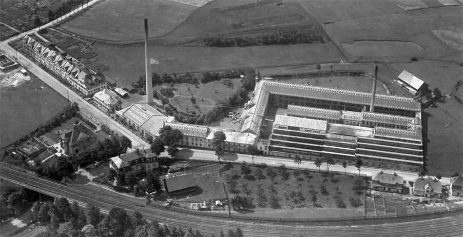 Villa (links vorne) und Fabrik der Firma Schoedel
